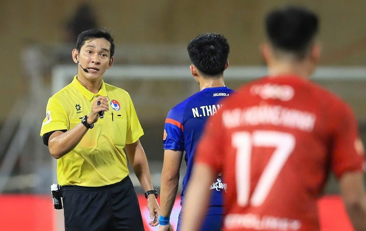 Trọng tài V-League bị treo còi sau sai lầm dù đã xem VAR - hình ảnh - 789betjl.com Trọng tài V-League bị treo còi sau sai lầm dù đã xem VAR - hình ảnh - 789betjl.com