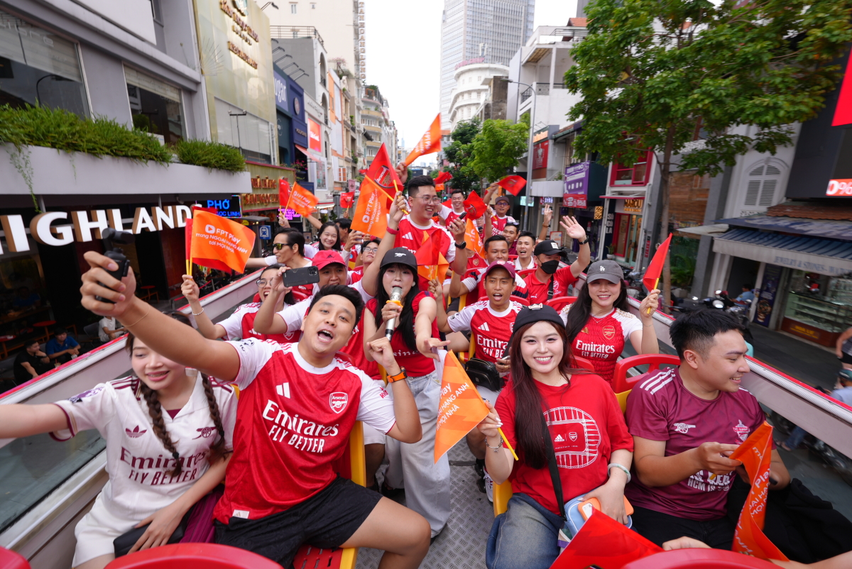 CĐV Arsenal ăn mừng chức vô địch Ngoại hạng Anh 2025-2026: Cả thế giới rực lửa Pháo thủ - hình ảnh - 789betjl.com