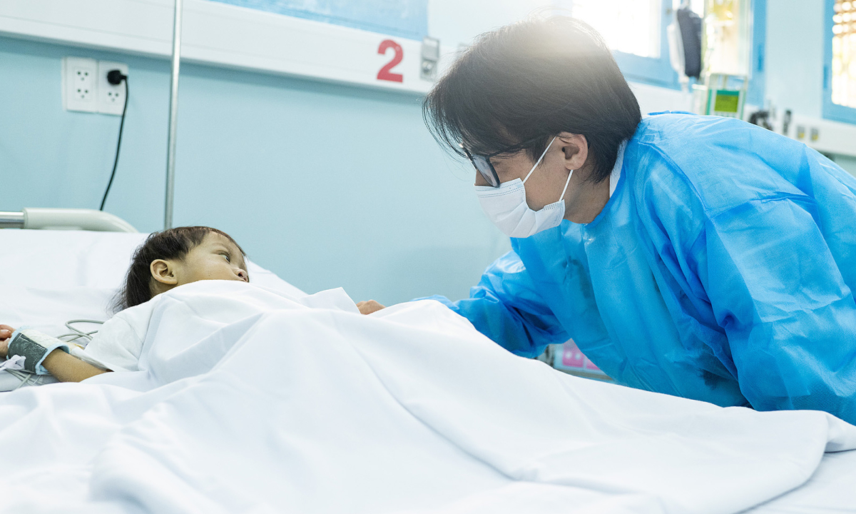 789BET Việt Nam và nghĩa cử cao đẹp của Hà Anh Tuấn với bé gái mồ côi - hình ảnh - 789betjl.com