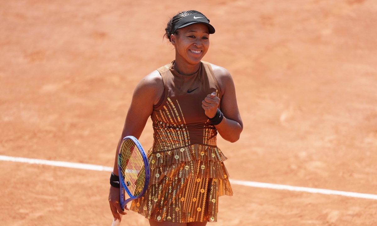 Naomi Osaka lấp lánh trên sân Roland Garros 2026 trong trang phục sequin - hình ảnh - 789betjl.com