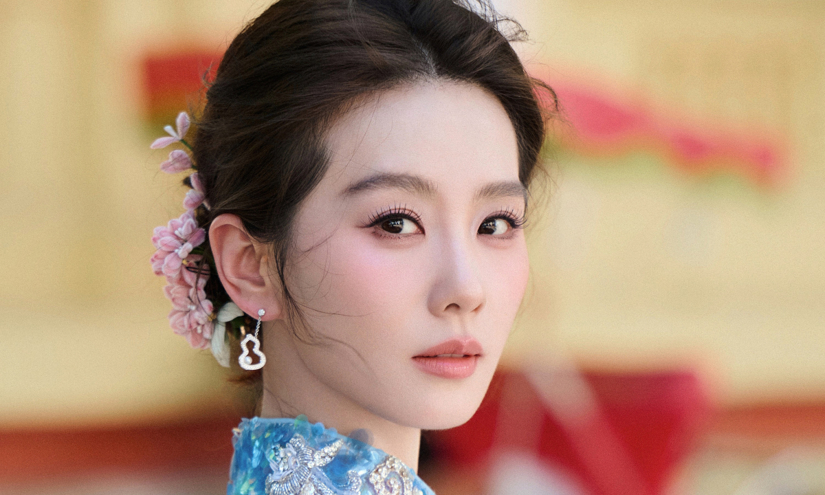 789BET chính thức: Lưu Thi Thi ‘đốn tim’ fan Việt với má đỏ rạng rỡ dưới nắng Hà Nội - hình ảnh - 789betjl.com