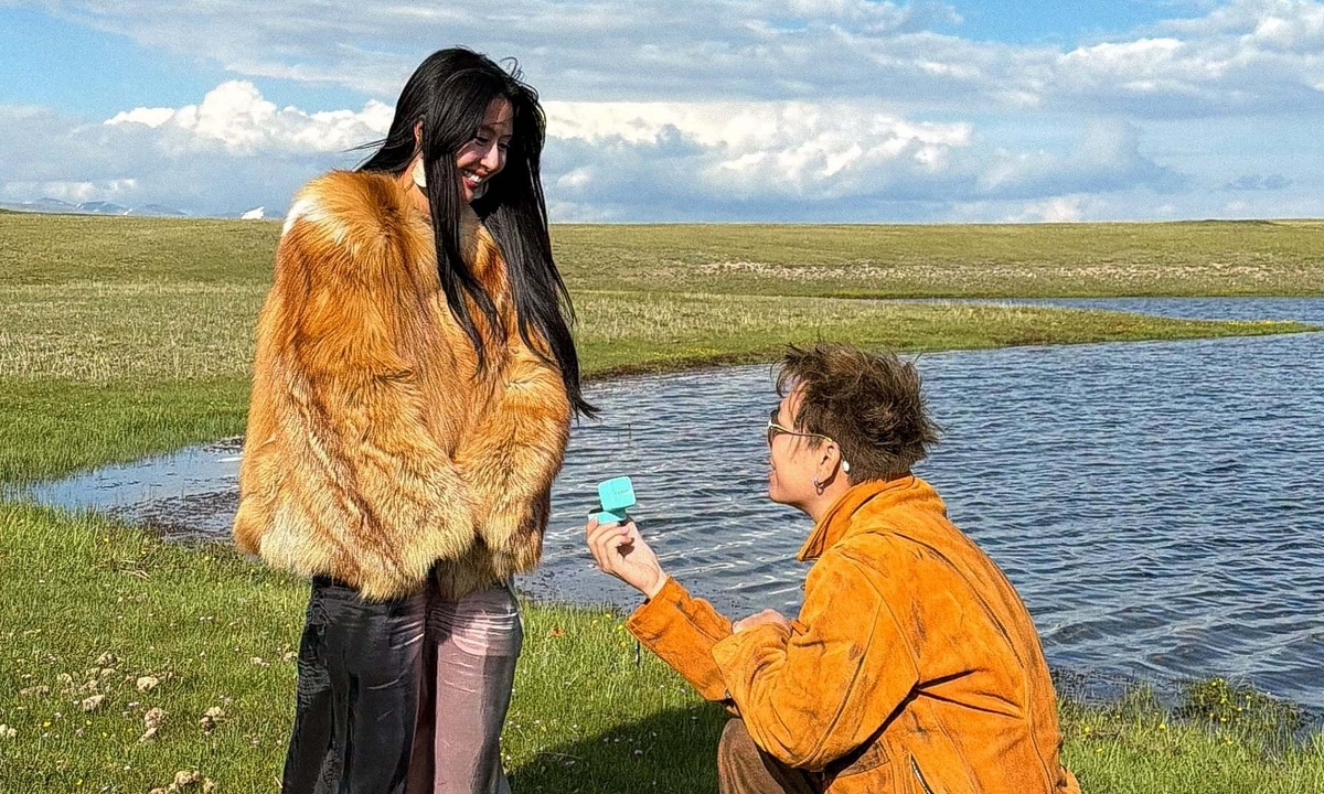 789BET chính thức: Quỳnh Anh Shyn nhận lời cầu hôn lãng mạn tại Kyrgyzstan - hình ảnh - 789betjl.com 789BET chính thức: Quỳnh Anh Shyn nhận lời cầu hôn lãng mạn tại Kyrgyzstan - hình ảnh - 789betjl.com