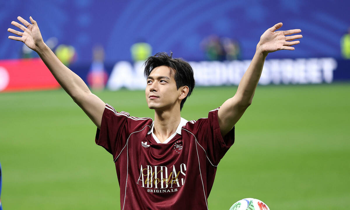 Tài tử Lý Hiện gây sốt trên sân bóng World Cup: góc nhìn mới cho người chơi Việt - hình ảnh - 789betjl.com Tài tử Lý Hiện gây sốt trên sân bóng World Cup: góc nhìn mới cho người chơi Việt - hình ảnh - 789betjl.com