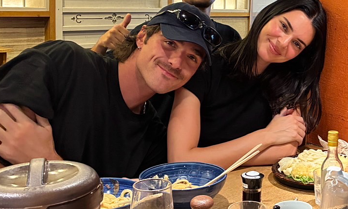 Ảnh Kendall Jenner và Jacob Elordi tại Nhật Bản gây sốt cộng đồng mạng - hình ảnh - 789betjl.com Ảnh Kendall Jenner và Jacob Elordi tại Nhật Bản gây sốt cộng đồng mạng - hình ảnh - 789betjl.com