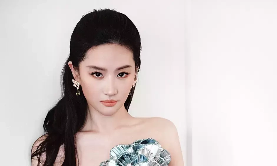Lưu Diệc Phi lộng lẫy như ‘bông hồng thủy tinh’ tại sự kiện, fan Việt háo hức theo dõi - hình ảnh - 789betjl.com