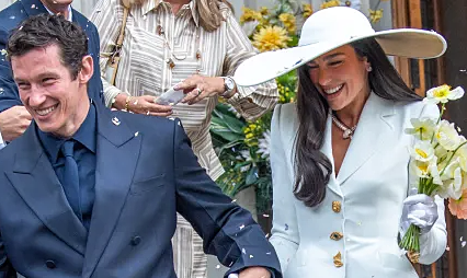 Ca sĩ Dua Lipa chính thức kết hôn với tài tử Callum Turner - hình ảnh - 789betjl.com Ca sĩ Dua Lipa chính thức kết hôn với tài tử Callum Turner - hình ảnh - 789betjl.com