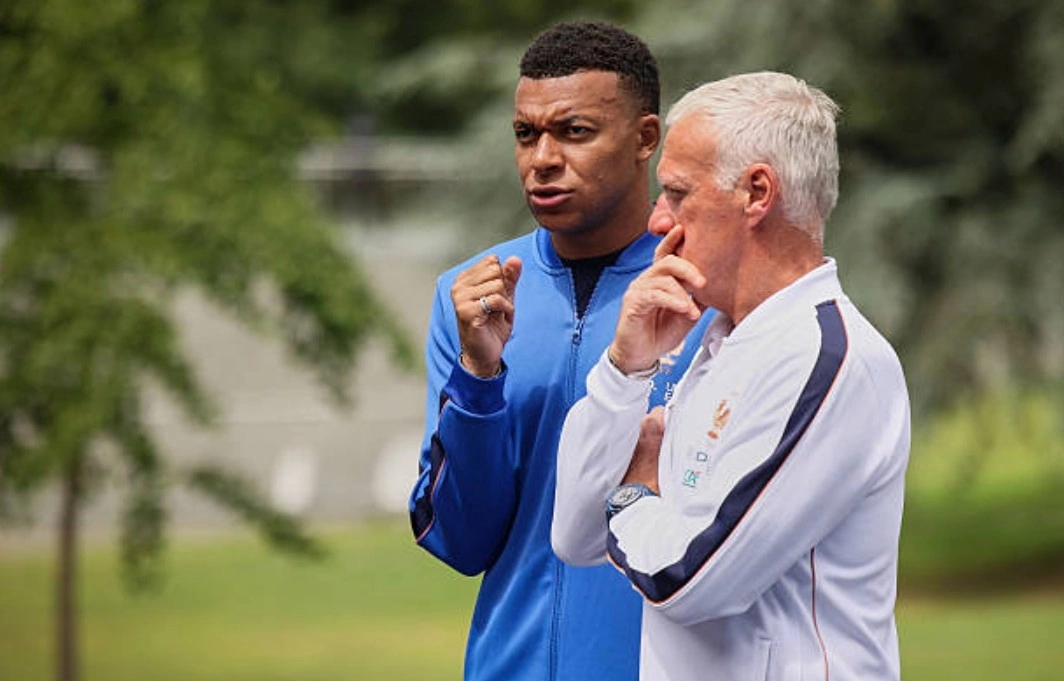 Deschamps: ‘Nhiều HLV cũng ngốc như tôi khi xếp Mbappe đá trung phong’ - hình ảnh - 789betjl.com