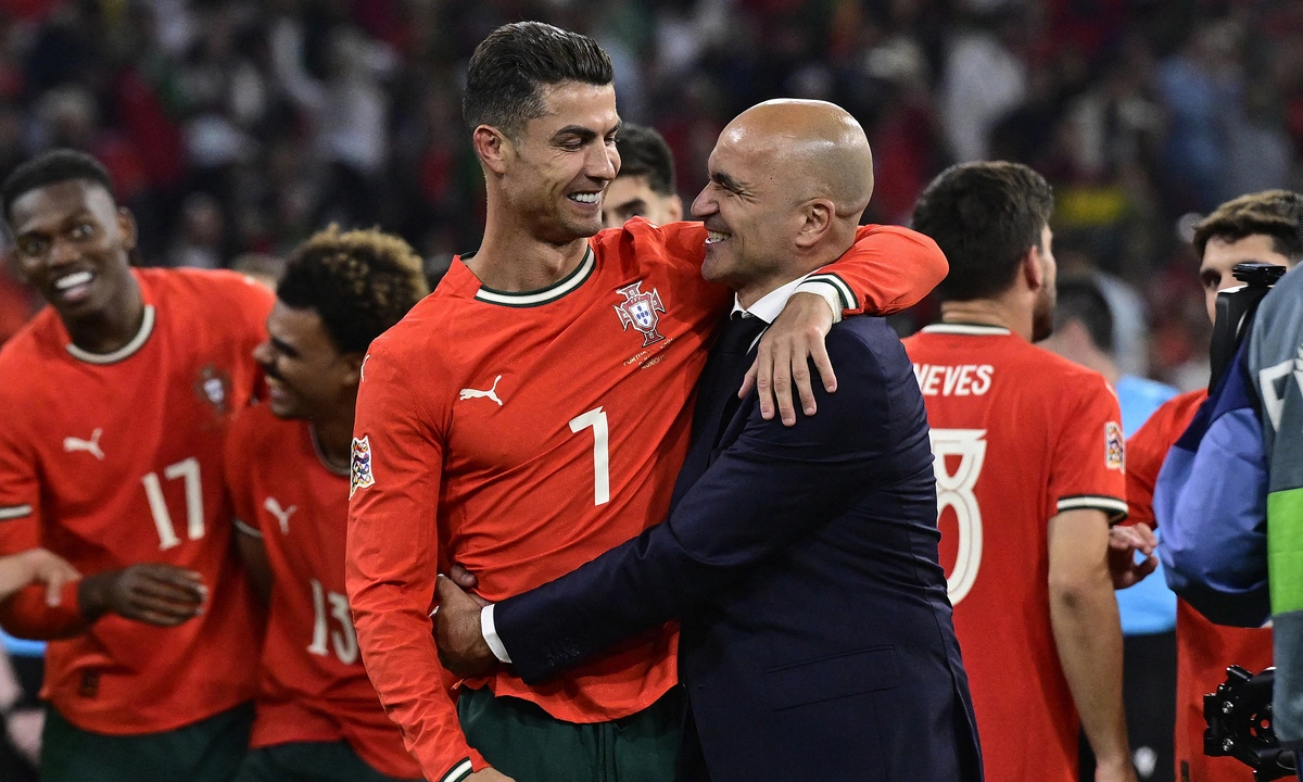 HLV tuyển Bồ Đào Nha đàm phán dẫn dắt Ronaldo ở Al Nassr - hình ảnh - 789betjl.com