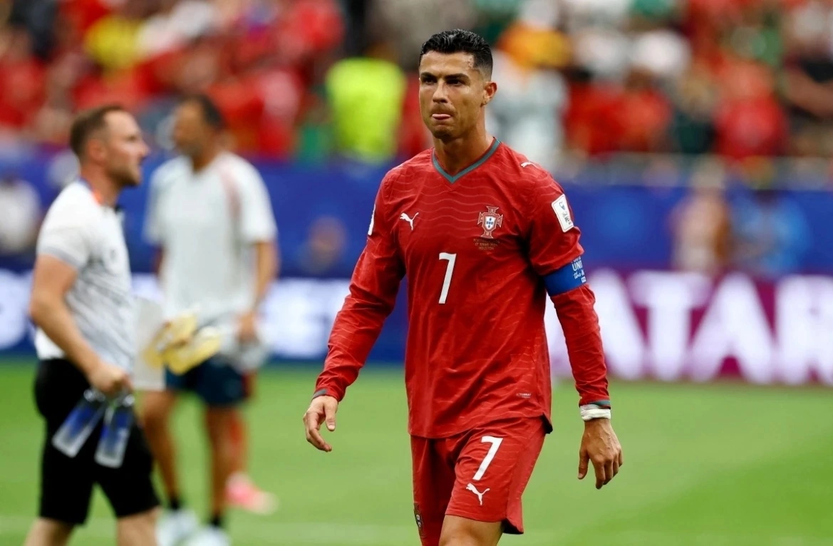 Cầu thủ CHDC Congo thừa nhận không kèm Ronaldo: Cơ hội vàng cho fan cá cược thể thao uy tín - hình ảnh - 789betjl.com