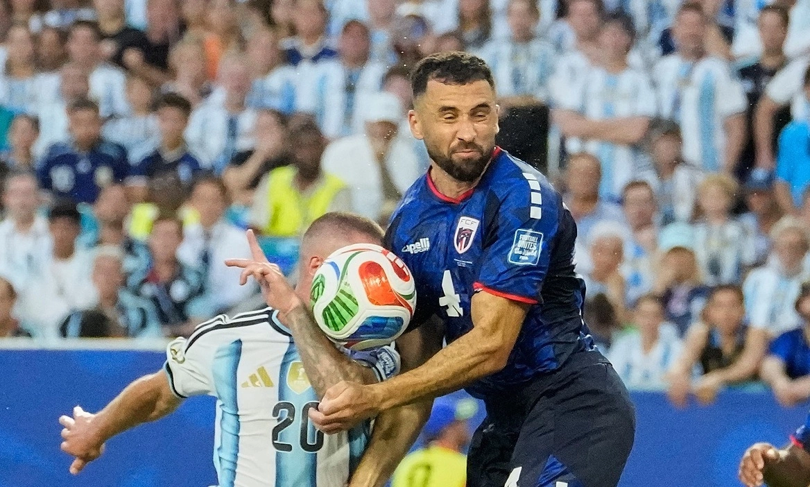 Vì sao Argentina không được hưởng phạt đền trước Cape Verde dù có tình huống để tay vào bóng? - hình ảnh - 789betjl.com Vì sao Argentina không được hưởng phạt đền trước Cape Verde dù có tình huống để tay vào bóng? - hình ảnh - 789betjl.com